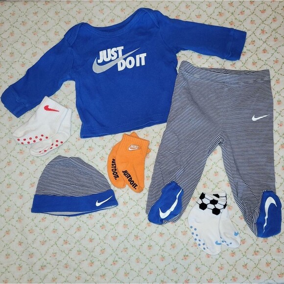 Nike Size 6 Months Blue & White Long Sleeve Top Pants Hat Socks 6 Piece Bundle - Picture 1 of 4